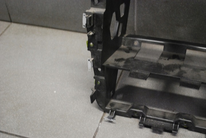 фото №8, Рамка корзина радио vw golf v 1k0858005c