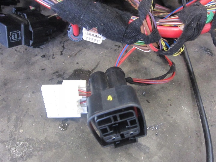 фото №13, Bmw f30 328xi джгут установка інтер'єру дроти