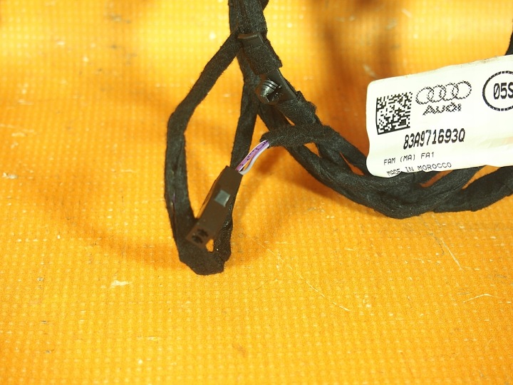 фото №8, Audi q3 83a 22km жгут обивка дверь зад lh pr ambiente 83a971693q