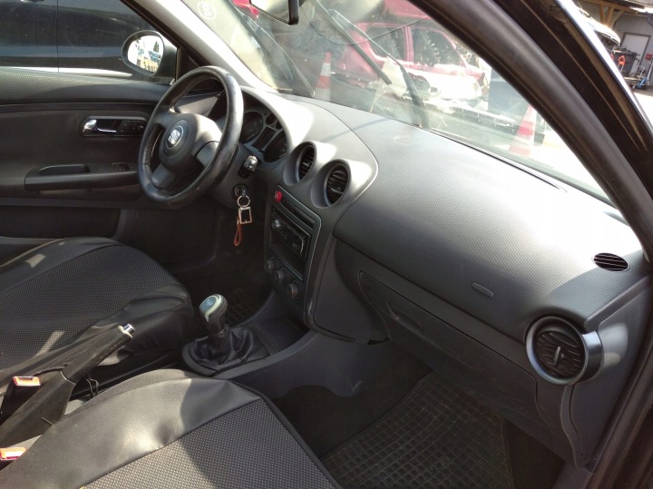 фото №12, Seat ibiza 3 iii 6l рестайлинг фара правая зад задняя кузовная w крыло