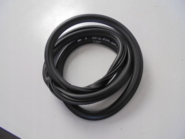 фото №1, Прокладка двері лівий зад audi q3 ii 83a 22r