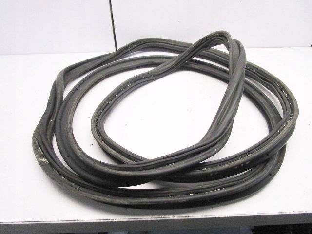 фото №1, Golf iv прокладка крышки багажника зад hb 5d