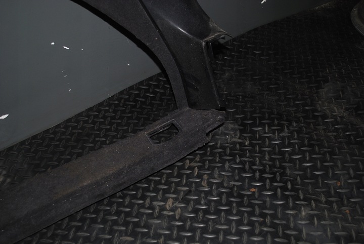 фото №7, Оббивка боковина багажника p audi a8 d3 4e0863880f