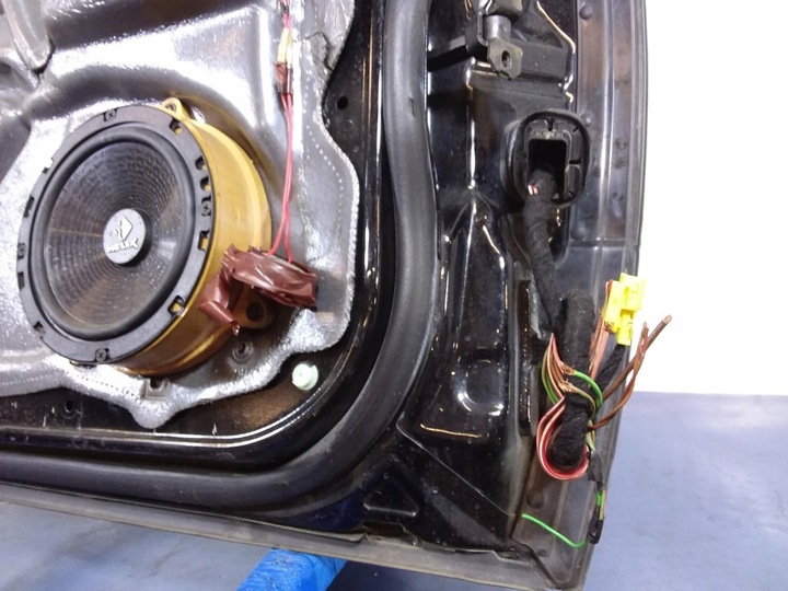 фото №16, Mercedes c w203 купе дверь перед левая 197