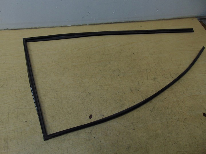 фото №2, Рамка прокладка стёкла дверь зад левая land cruiser
