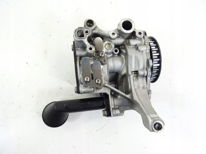 фото №9, Audi a3 8v рестайлинг 1.6 tdi насос масла 04l145208k 04l115251a 04l145305