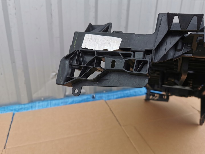 фото №9, Bmw x7 g07 18- активный впуск воздуха жалюзи ролета