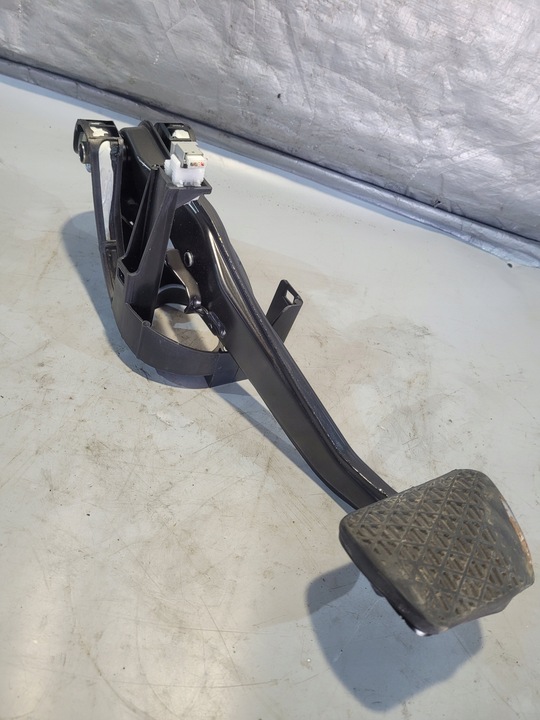 фото №1, Педаль гальма оригінальний номер a2042902001 mercedes w212 10r. eu