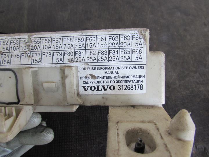 фото №13, Коробка запобіжників volvo v50 04-08r 31327215