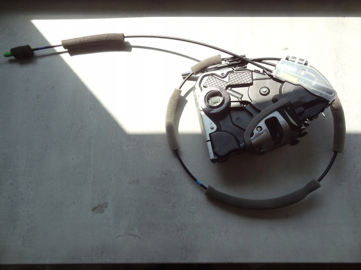 фото №1, Lexus ux замок дверь левый перед 10-pin eu