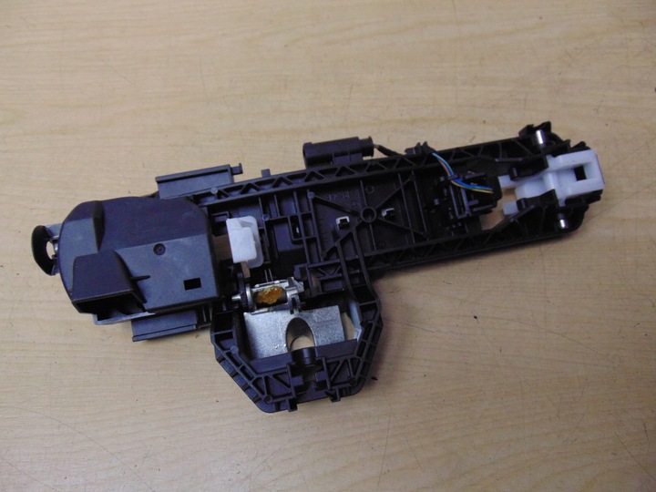 фото №1, Кронштейн крепление ручка mercedes w204 левый перед