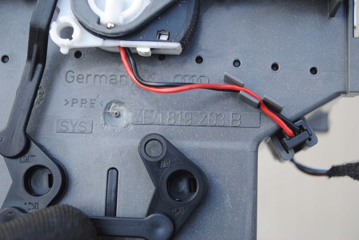 фото №5, Решётка воздуховод задняя туннеля 4f0819203b audi a6 c6