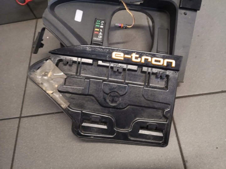 фото №10, Крышка розетка зарядного audi e-tron 4ke810001