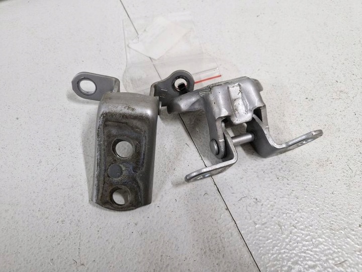 фото №2, Toyota matrix ii 2 петля петлі двері праві зад задні комплект