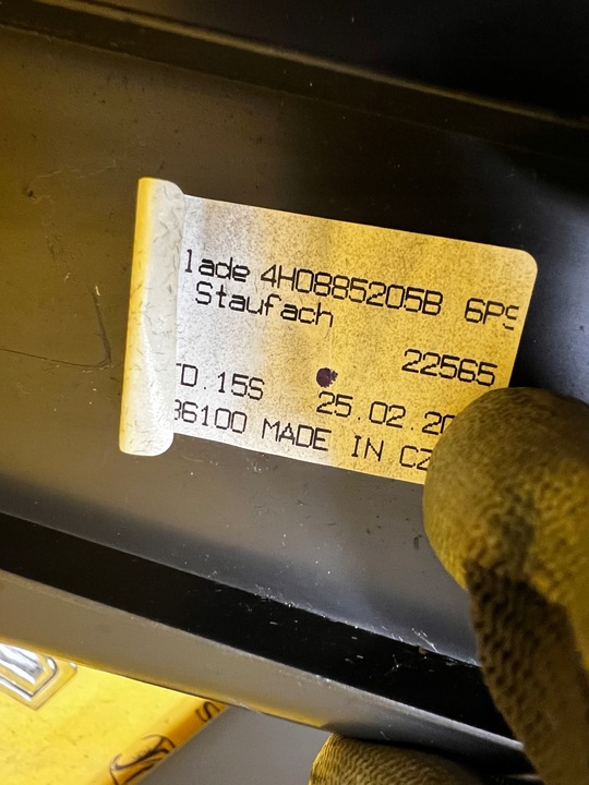 фото №7, Бардачок схованка na аптечку audi a8 d4