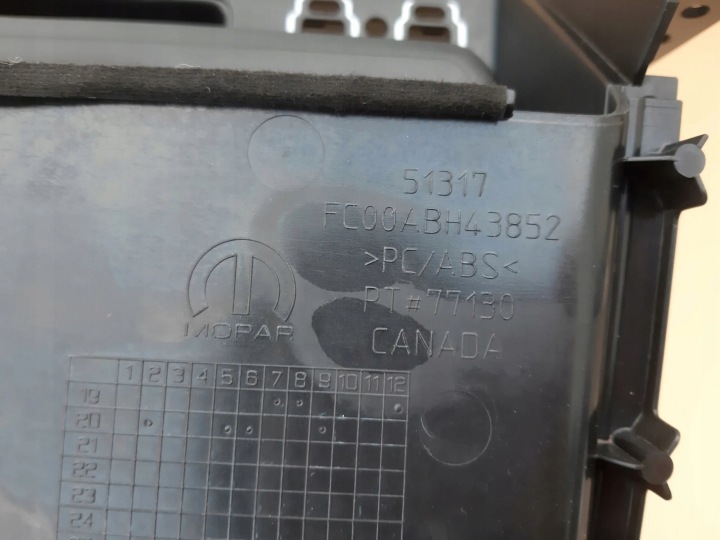 фото №10, Dodge ram trx 2021 консоль середня бардачок 77147c01