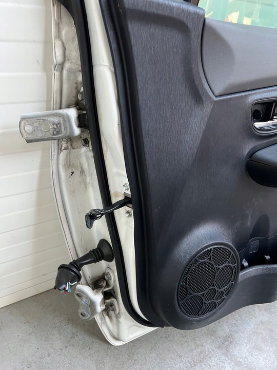 фото №9, Дверь правый перед передние toyota yaris iii 3 3d