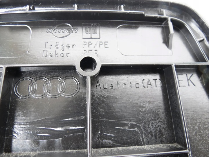 фото №9, Заглушка боковина обивка багажника правая audi q7 4l