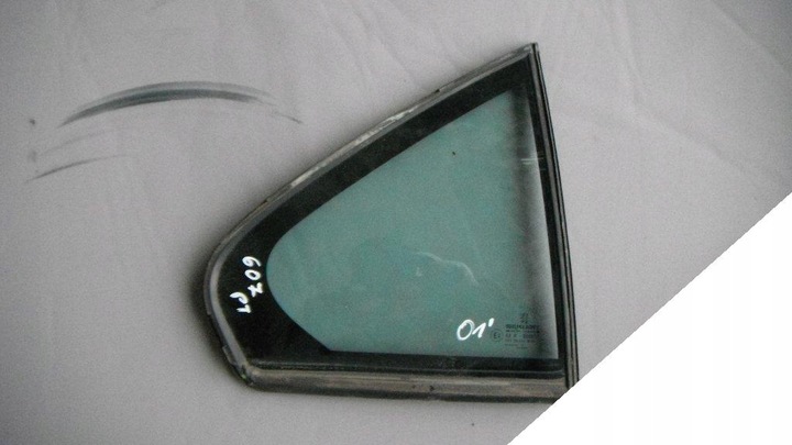 фото №1, Peugeot 607 стекло правая задняя малый