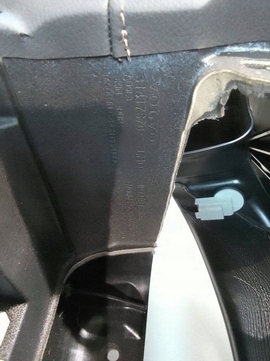 фото №9, Volvo xc60 ii 2022 консоль панель роздавальна шкіра нитка біла