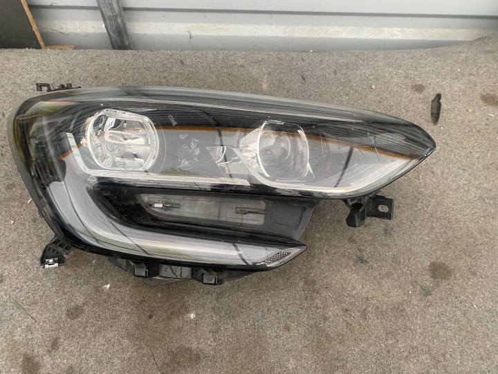 фото №1, Renault megane iv 2023 перед сторона правая фара передняя