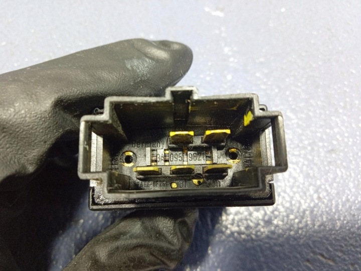 фото №7, Vw passat b4 93-97 перемикач кнопка обігріву скла зад 3a0959621