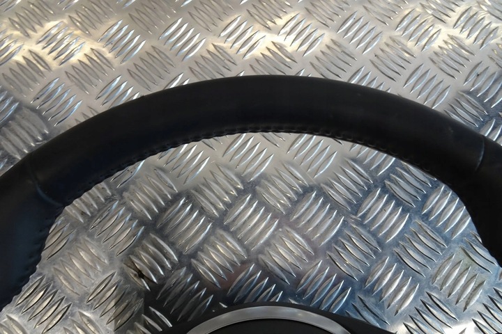 фото №9, Jaguar e-pace r-sport - руль лепестки