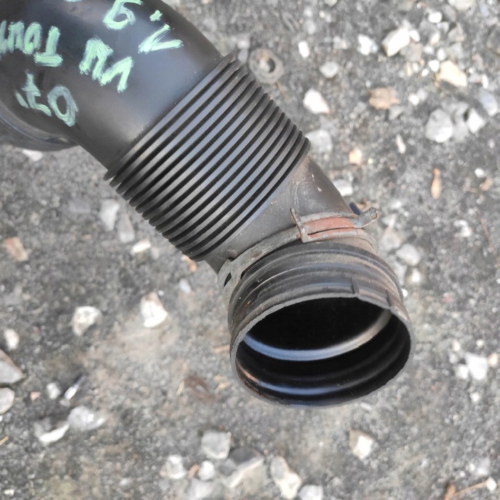 фото №5, Шланг воздуха труба vw touran golf 5 1.9 tdi bls 07r 3c0129654m