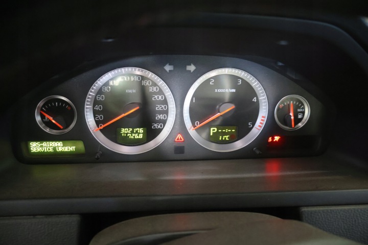 фото №6, Volvo xc90 i 2.4 d5 дизель панель приборов 06-12 европа 30765607