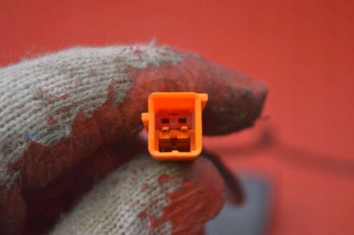 фото №10, Натягувач застібка ременя праві перед 4m51-a61208-aj ford focus mk2 08-11