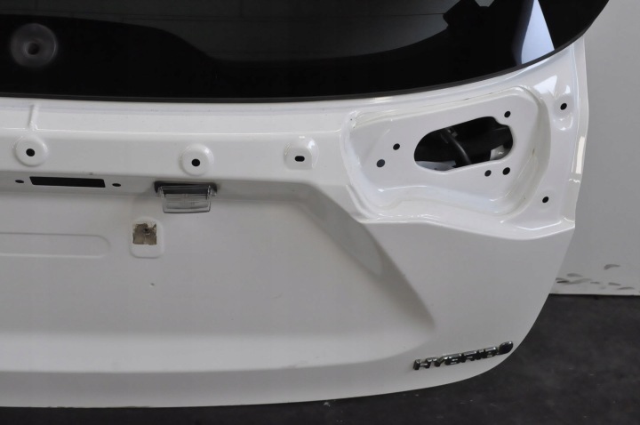 фото №6, Toyota yaris cross крышка багажника зад 040