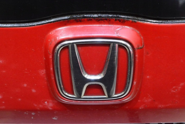 фото №9, Крышка багажника зад задняя красная honda jazz 2 ii 01-04