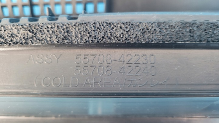 фото №13, Toyota rav4 v 19r панель під лобовим склом 55708-42230 55751-42070