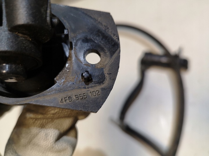 фото №8, Розпилювачі лампа audi a6 c6 4f0955102