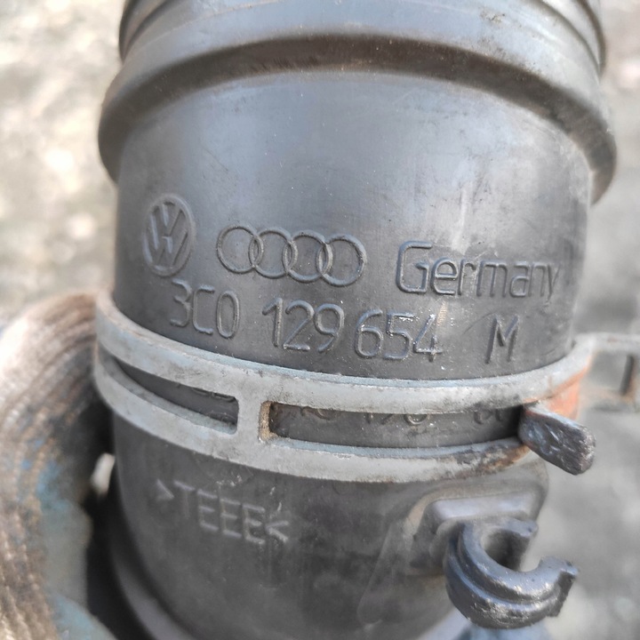 фото №7, Шланг воздуха труба vw touran golf 5 1.9 tdi bls 07r 3c0129654m