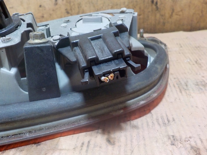 фото №5, Mercedes w210 лампа права зад кришка багажника