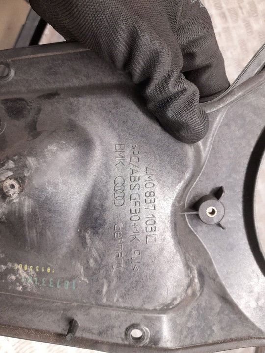 фото №5, Audi q7 4m 2017 з спереди маскировочная накладка динамика дверь передних