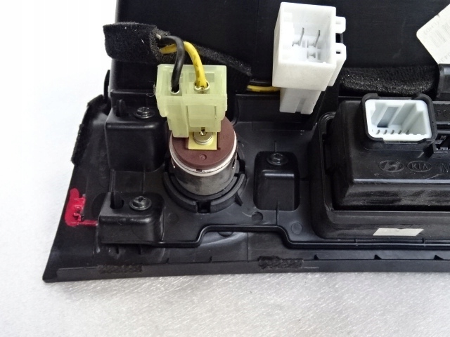фото №10, Hyundai tucson ii бардачок полка aux usb 12v 84630-d70604x