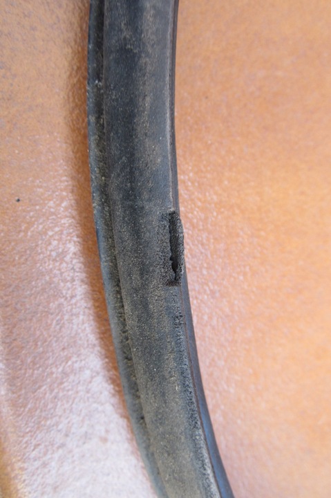 фото №4, Mercedes w124 універсал прокладка кришки багажника зад