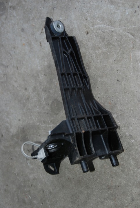 фото №4, Кріплення блок керування abs opel astra k 5 v 39017042