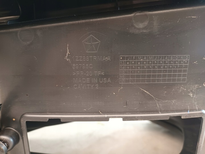 фото №10, Chrysler 200 15- туннель средний подлокотник панель 1yv42dx9ad usa