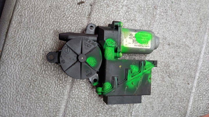 фото №1, Моторчик правый перед vw polo 1.2b 03r