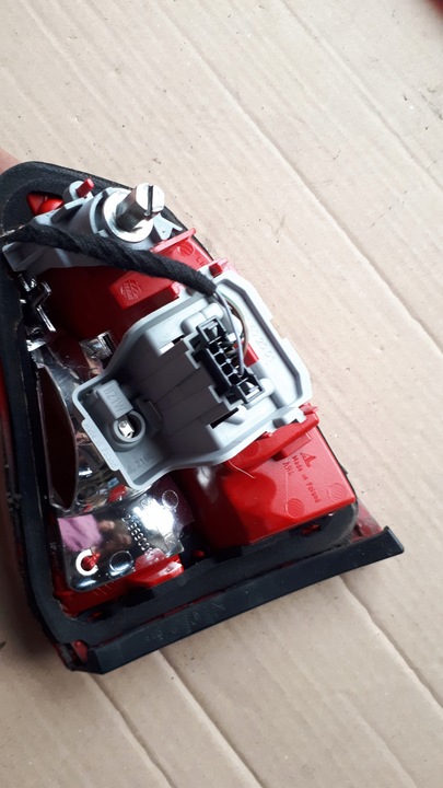 фото №8, A4 b8 s4 лампа led левая левый зад w крышка багажника универсал