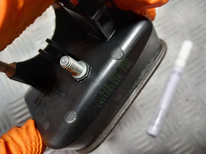 фото №8, Seat ibiza iv ручка микровыключатель крышки 6j0827565