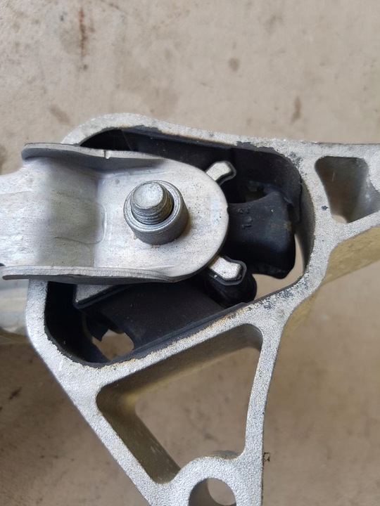 фото №5, Лапи подушка mercedes w176 a2462401109