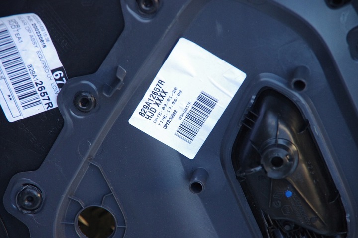 фото №11, Оббивка боковина двері dacia duster ii 18