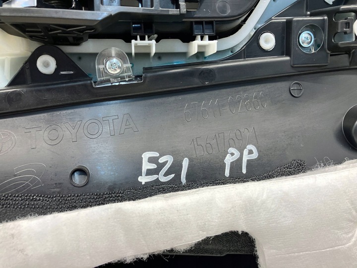 фото №13, Corolla e21 боковина обивка дверь передних правые перед кожа led