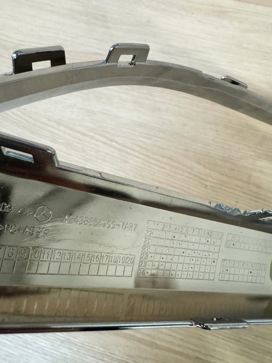 фото №8, Mercedes w243 eqb планка бампера передньої хром a2438854900