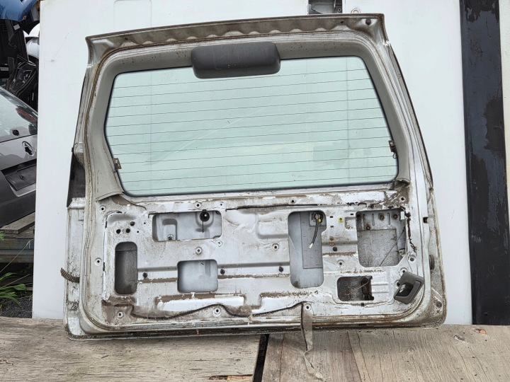 фото №10, Suzuki grand vitara i крышка багажника 3d серебряная