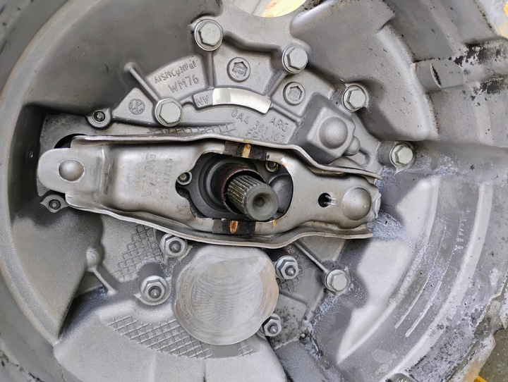 фото №13, Vw caddy iv 2k5 2.0 tdi 67 tyś km коробка передач коробки передач tle старт-стоп 5 коробки передач